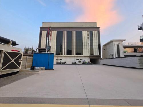 Tòa nhà nơi khách sạn tọa lạc