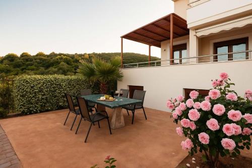 Villa Armonia - Beachfront Majestic Retreat