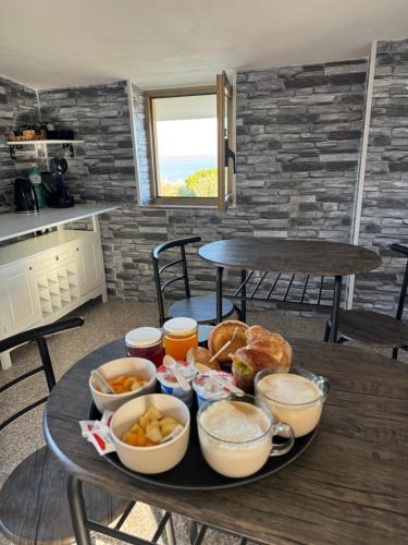 Jídlo v bed and breakfast nebo okolí