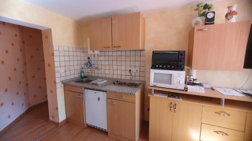 Η κουζίνα ή μικρή κουζίνα στο Ferienwohnung Kreisel direkt in Bad Kösen