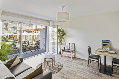 a living room with a couch and a table at Résidence de Dax in Dax