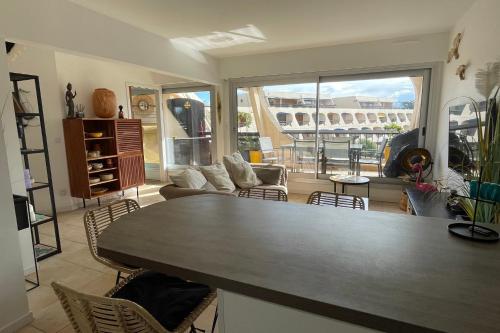 Le Port Camargue - 2 bedrooms air conditioning terrace and swimming pool!