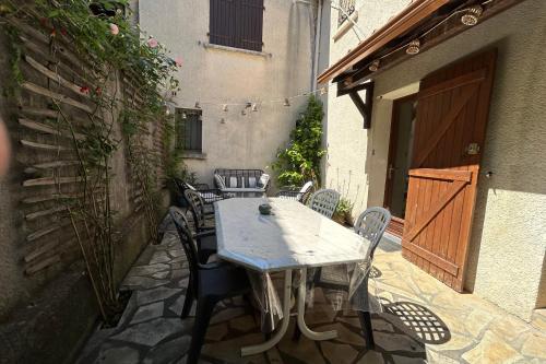 Αίθριο ή υπαίθριος χώρος στο Villa Isabelle- Large bright house with courtyard!