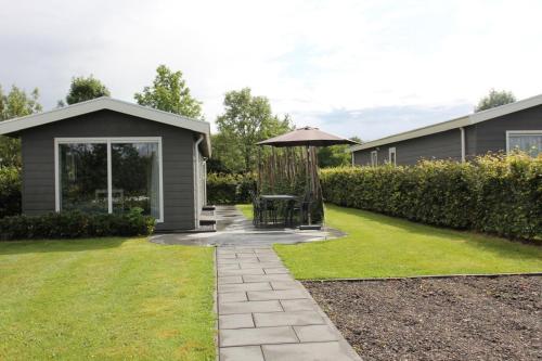 Taman di luar 5 Persoons chalet met airco en tuin met privacy