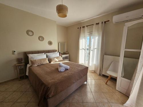 a bedroom with a large bed and a window at Sylvia's Sweet Home in Kato Korakiana