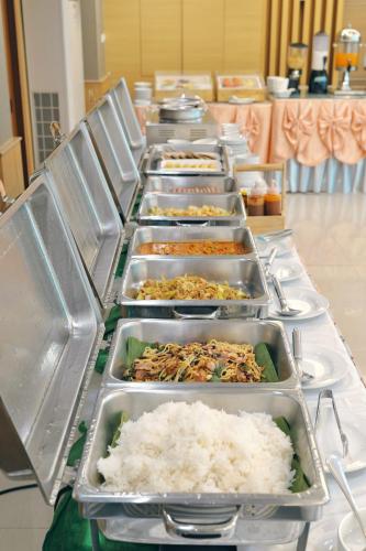 Makanan di atau berdekatan hotel