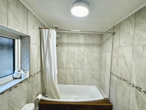 Koupelna v ubytování Detached 4Beds - Windsor Heathrow & London Access