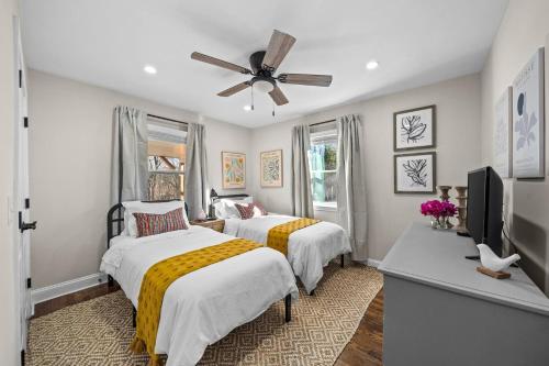 a bedroom with two beds and a ceiling fan at DwtnlParkPasslPizzaOvenlFirePitlYouTubeTVlKinglEV in Greenville