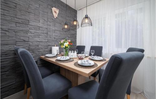 Gorgeous Apartment In Pula With Wifi