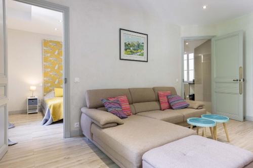 13 Boulevard Carnot by Halldis