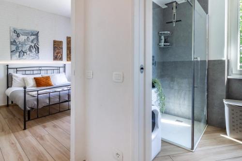 Cama o camas de una habitación en Como a 10 min - Private Parking - 2 Camere 2 Bagni