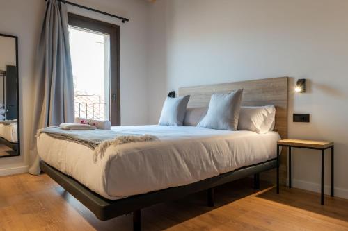 Ένα ή περισσότερα κρεβάτια σε δωμάτιο στο Apartaments Casa Maragall