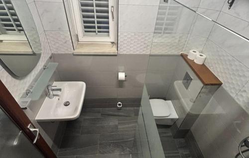 Bilik mandi di Villa Matej by Villas Guide