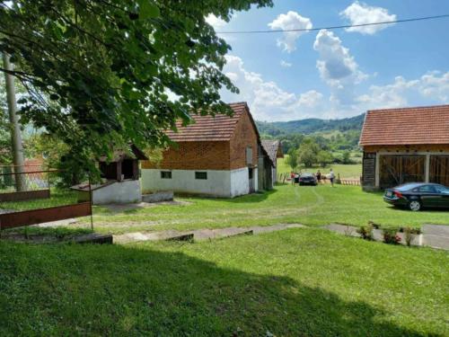 a view of a house and a barn at Kuća Knežević in Mlječanica