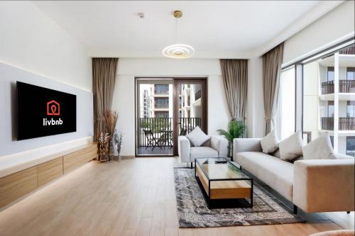 Relaxing 2BR Close to Creek Beach with Pool