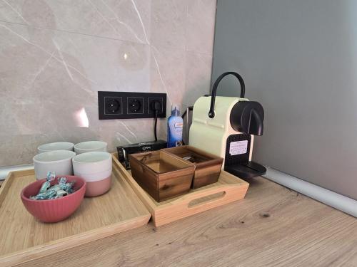a cutting board with cups and a toaster on a counter at Intercomercio Feja Jupiter in Benalmádena