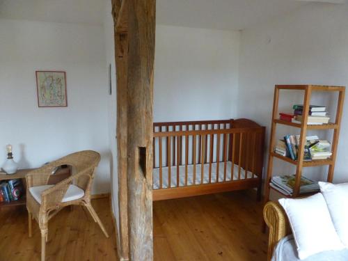 a room with a crib and a book shelf at Upcycling Ferienhaus in Roth