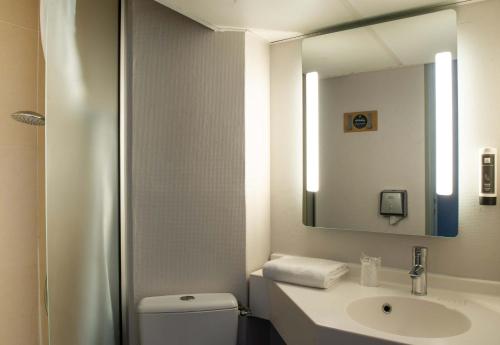 Koupelna v ubytování B&B HOTEL Saint-Quentin