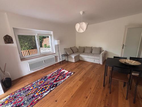 Posezení v ubytování Cozy Apartment with Garden in Graz Free Parking