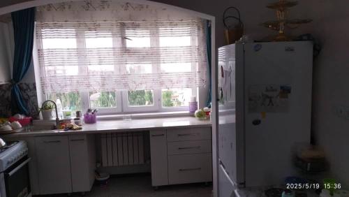 Kuchyň nebo kuchyňský kout v ubytování HomeStay in Seitek 11,Kok Jar, Bishkek