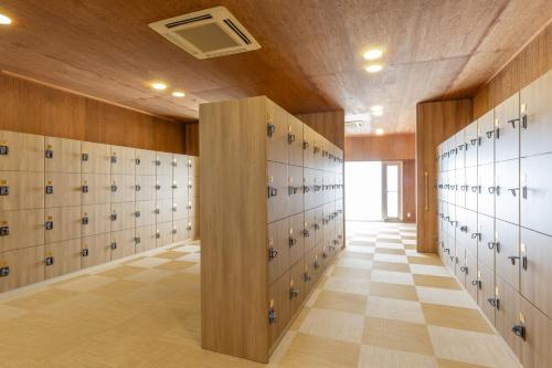 a room with a bunch of lockers in a gym at KAMENOI HOTEL Kujukuri in Asahi