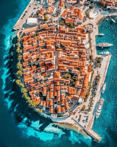 an aerial view of an island in the water at Prizba Tomas 1 in Blato