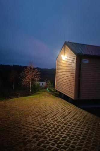 a small building with a light on the side of it at Arkadia Borzestowo in Borzestowo