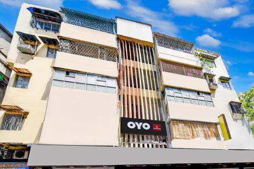 an apartment building with an ivo sign on it at Hotel O MD INTERNATIONAL GUEST HOUSE in Kolkata