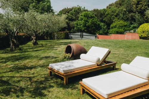 a couple of beds sitting in a yard at NEW!!! La Magrina - Bed&Breakfast in Vrsar