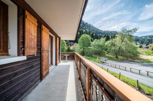 a balcony with a view of a road at La Flèche d'Or in Châtel