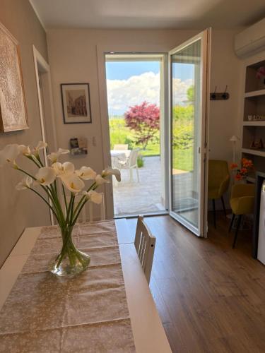 a vase of flowers on a table in a living room at Nature Home Apartment in Sandra