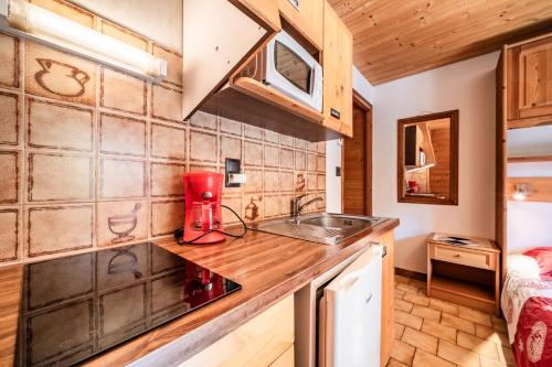 a kitchen with a sink and a counter top at La Flèche d'Or in Châtel