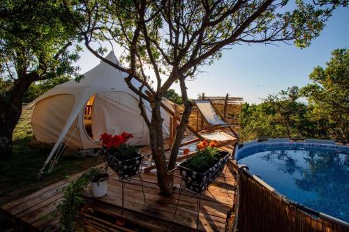 Bazén v ubytování Farm camping Promaja nebo v jeho okolí