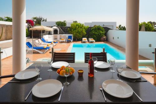 Villa Su Casa by Optima Villas