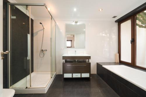 Villa Su Casa by Optima Villas