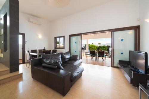 Villa Su Casa by Optima Villas