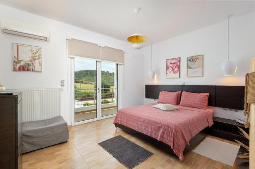 a bedroom with a bed with a red blanket at Villa Miniera in Linopótis