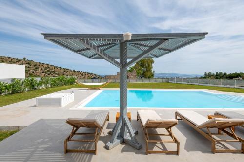 a patio with a table and chairs and a pool at Villa Miniera in Linopótis