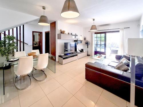 Casa Pedro - Duplex with Jacuzzi, Pool, AC and Sea Views