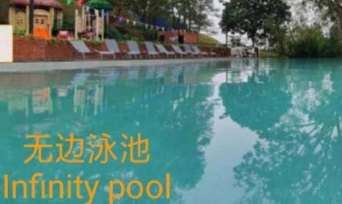 Bazén v ubytování YUYU A12 Honeymoon GVR GENTING HIGHLAND nebo v jeho okolí