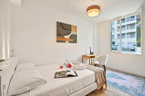 Modern Apartment With City View - Happy Rentals