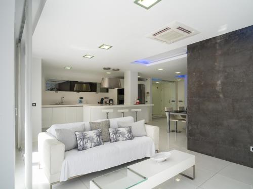 CITY FAMILY Salvador Monsalud