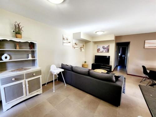 TV a/nebo společenská místnost v ubytování Seaside Two Bedroom Villa With Resort Facilities
