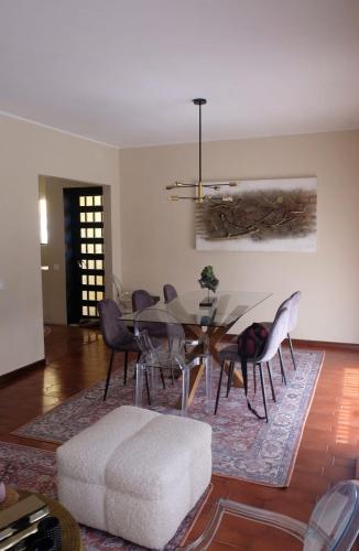 a dining room with a glass table and chairs at Villa Baltazar in Vila do Conde