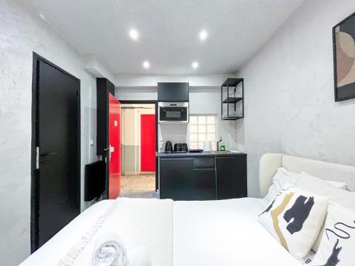 11 - Studio Champs-Elysees