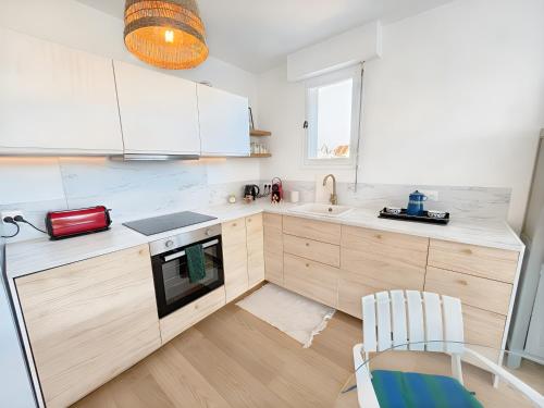 Blonville sur Mer, 2 minute walk to beach, 2 parking spaces and balcony