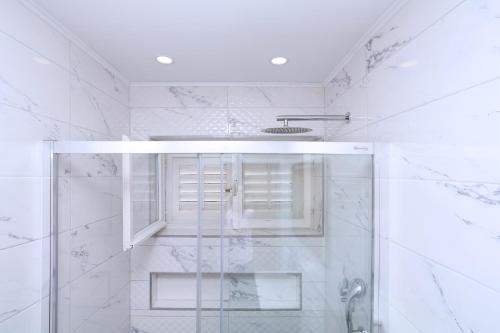 a shower with a glass door in a bathroom at Apartments Villa Flamingo in Makarska