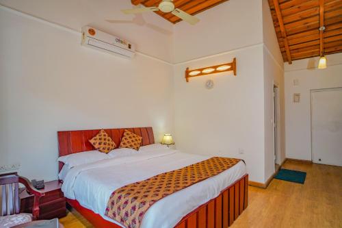 a bedroom with a large bed in a room at Neelesh Inn- A Luxury Lake View Hotel- 20 kms from Nainital in Bhīm Tāl