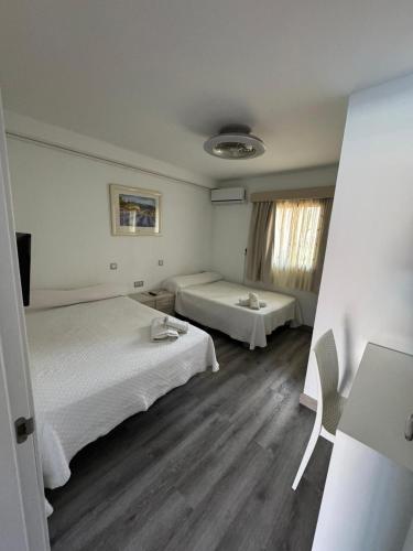 Las Americas 1-Bed Apt Sleeps 5 Pool Parking