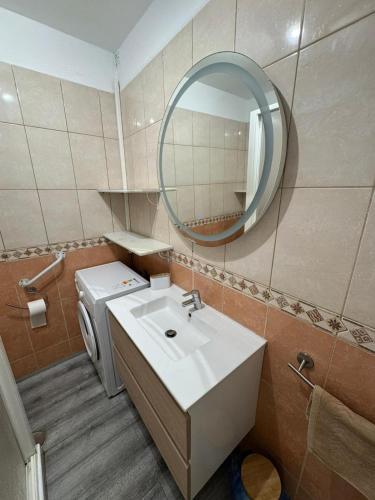 Las Americas 1-Bed Apt Sleeps 5 Pool Parking